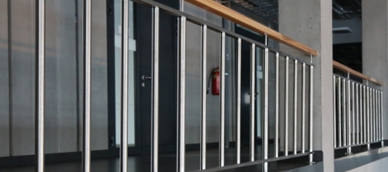 Die Geländer und die französischen balkons